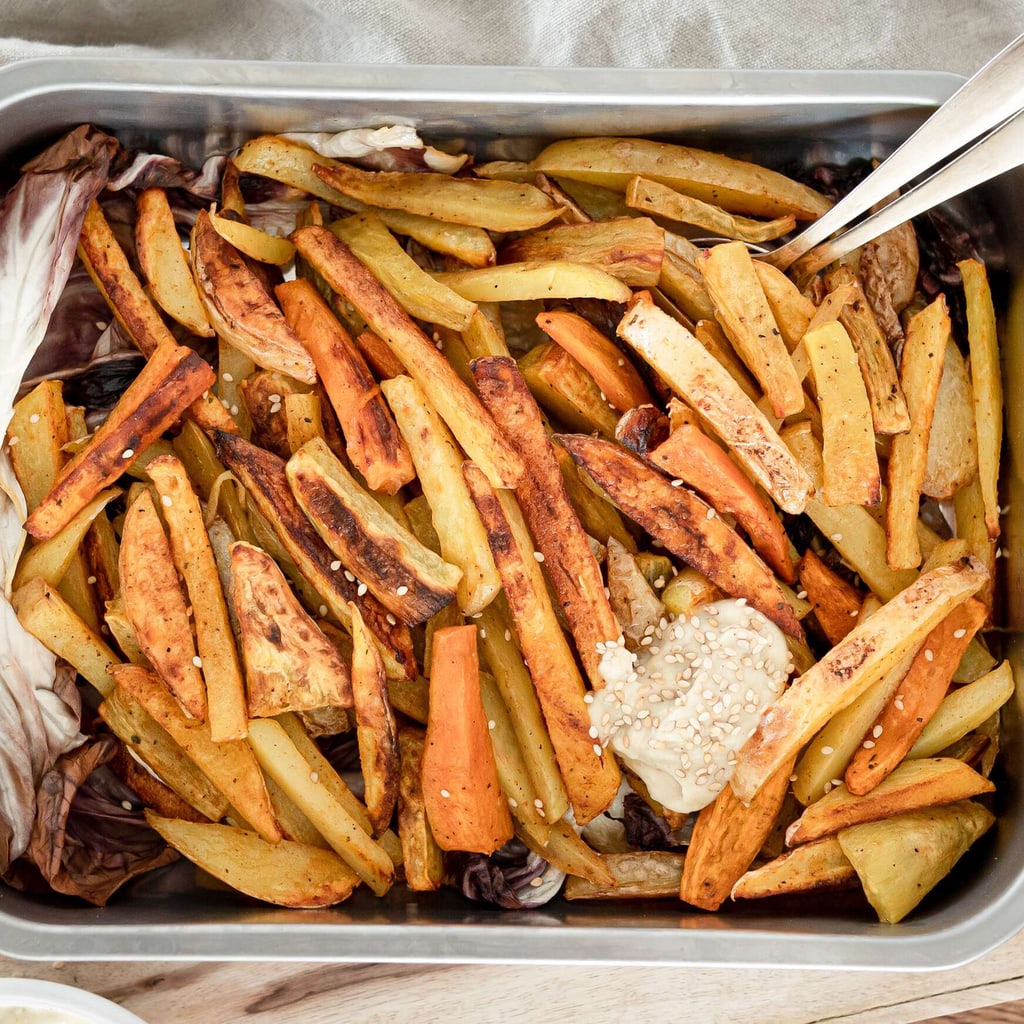 Kartoffel und Süsskartoffel Fries mit Chicorino Rosso und Tahini Dip