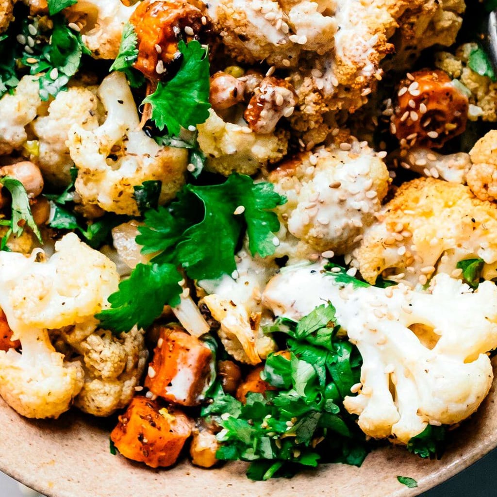 Blumenkohlsalat mit Tahini-Miso-Dressing