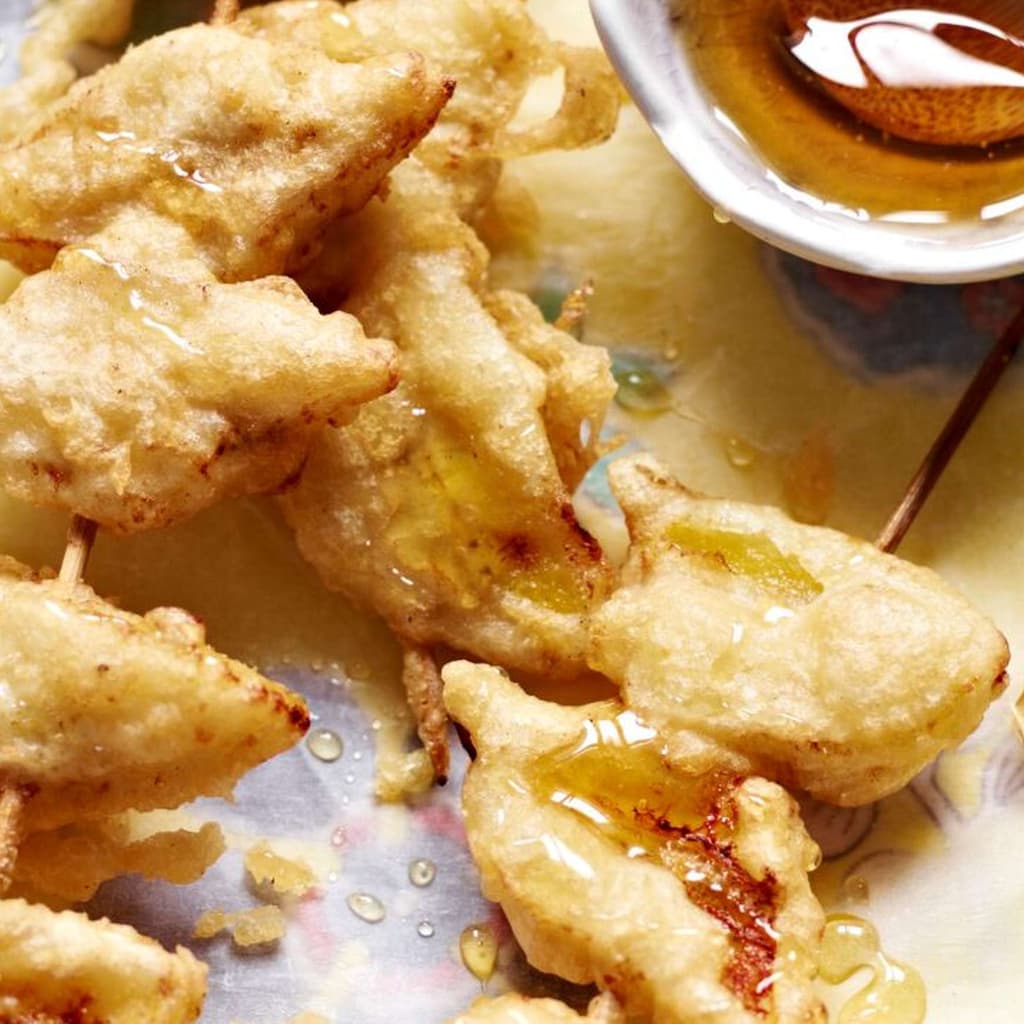 Bananen-Tempura-Spiesse mit Honig