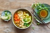 Zuppa asiatica di tagliolini e tofu