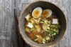 Zuppa asiatica con shiitake e tofu