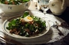 Salat mit Nüssen, Champignons und Ei