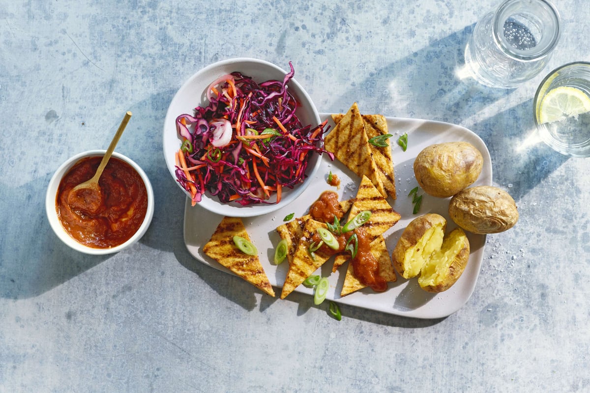 Tofu BBQ avec chou rouge et baked potatoes