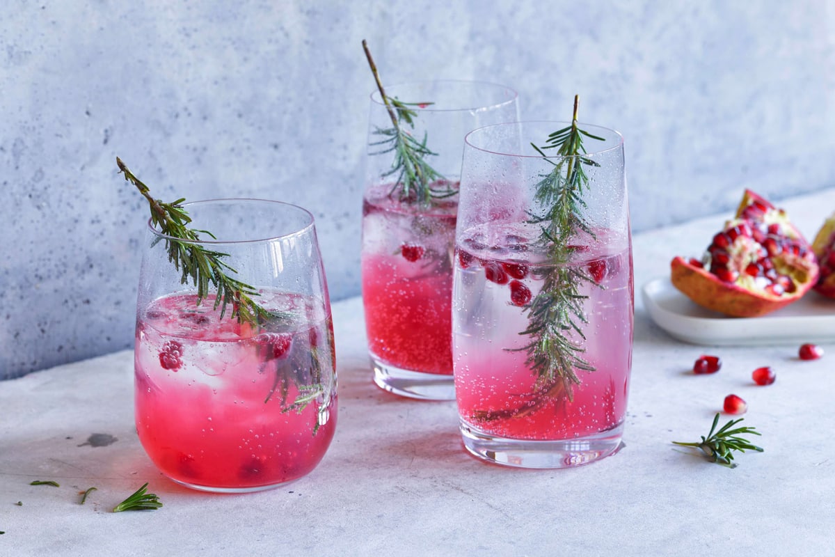 Granatapfel-Rosmarin-Wasser