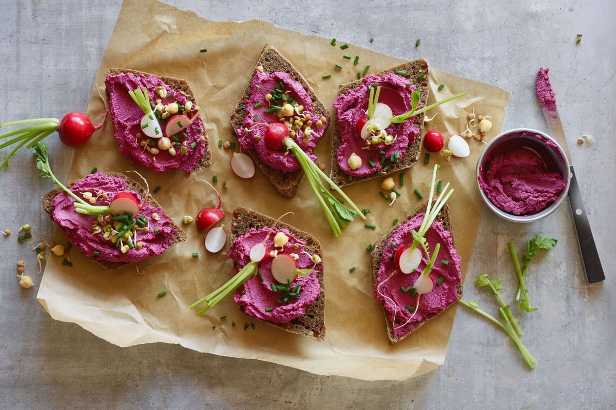 Randen-Hummus Mit Sprossen | Migros IMpuls