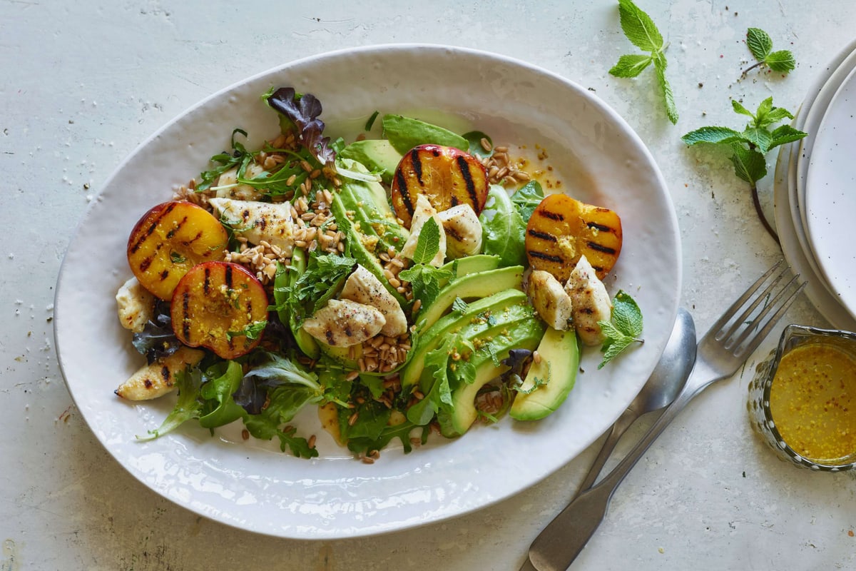 Pfirsich-Avocado-Salat