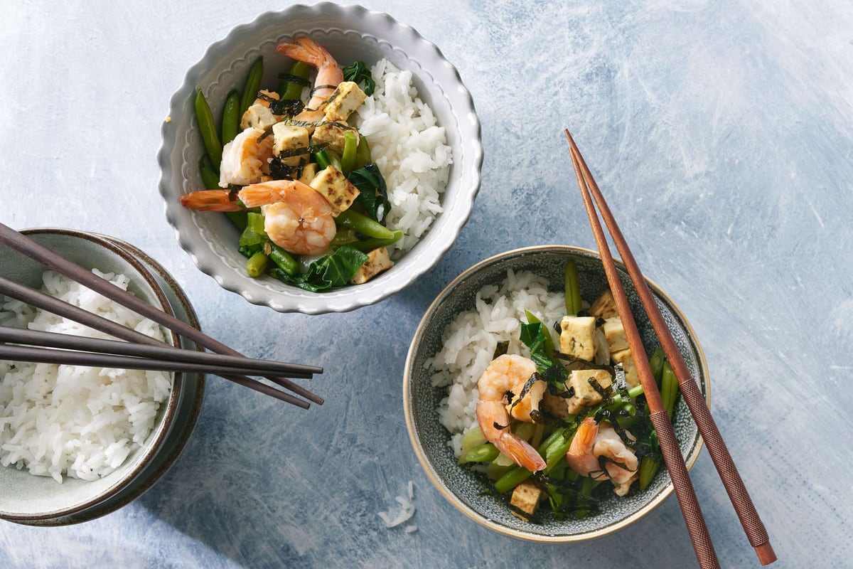 Stir-fry de tofu avec crevettes et légumes