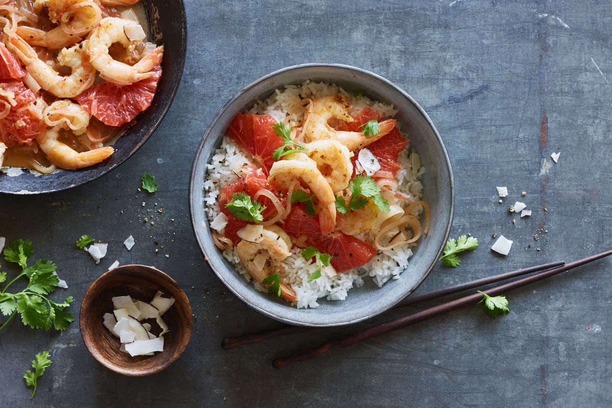 Bowl de riz aux crevettes et grapefruit