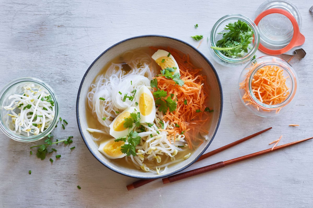 Zuppa di miso e vermicelli cinesi