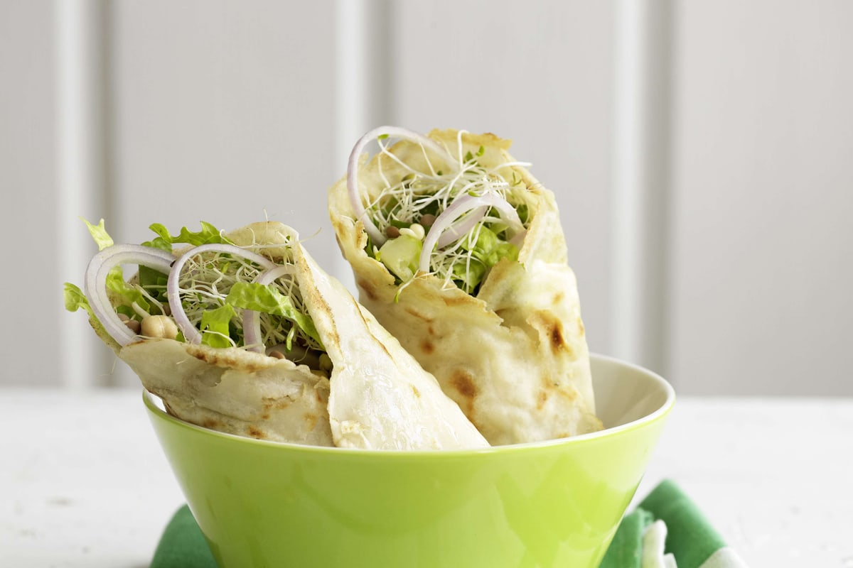 Wraps à l’avocat et aux pousses