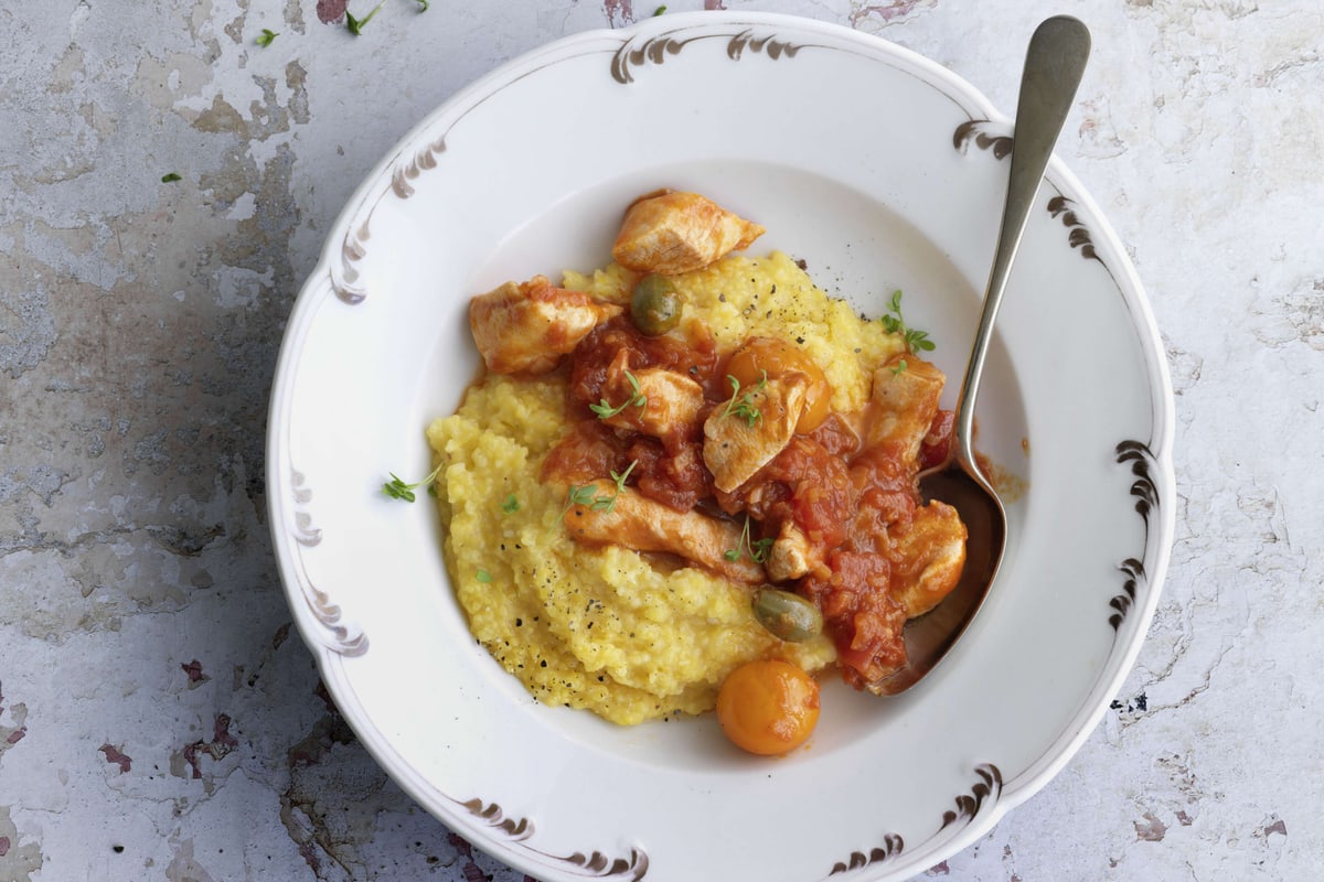 Coniglio all’arrabbiata con polenta