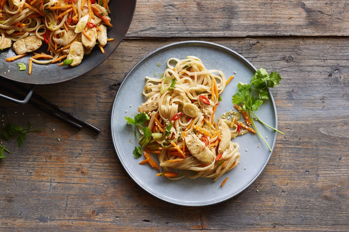 Gebratene Reisnudeln mit Hoisin-Sauce