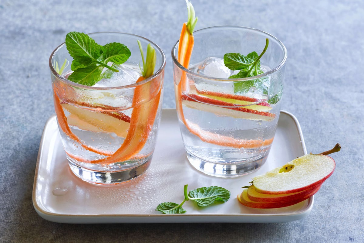 Karotten-Apfel-Minze-Wasser