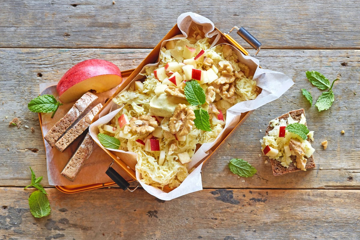 Salade de choucroute au curry et aux noix