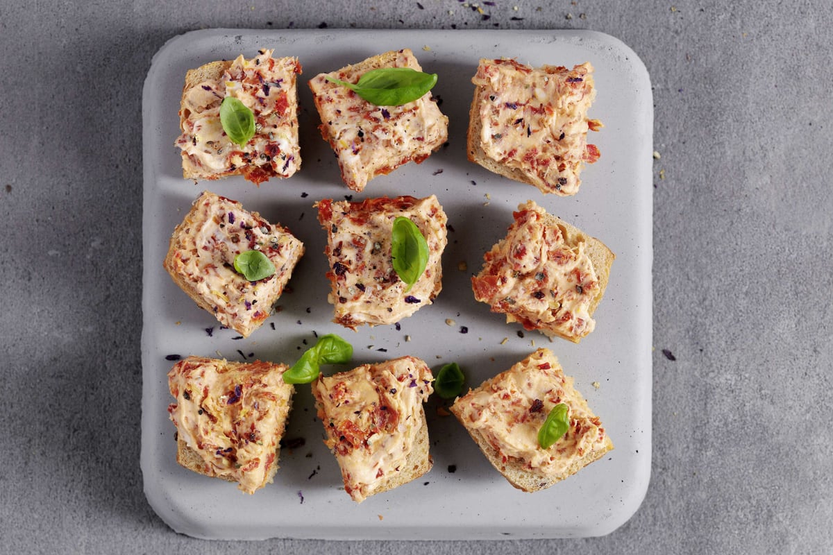 Glutenfreie Dörrtomatenmousse-Brötchen
