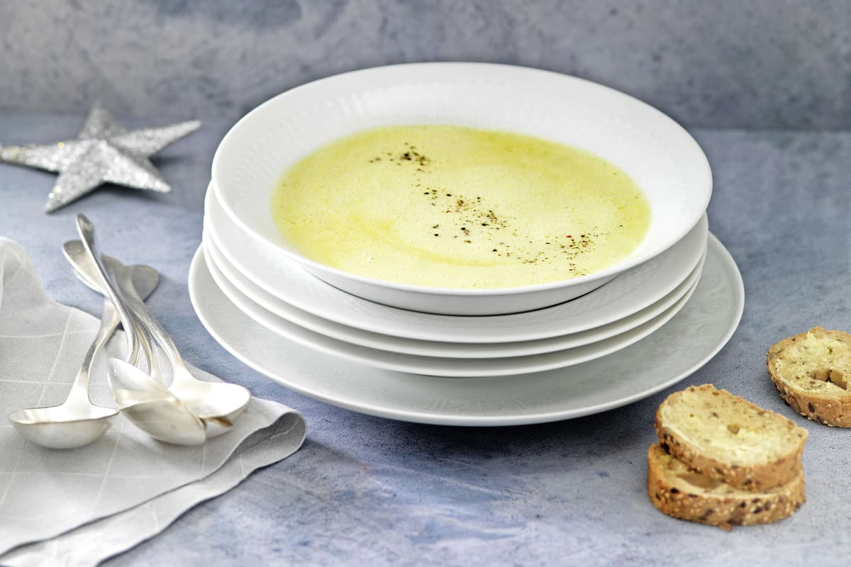 Soupe au safran avec toasts à l’ail