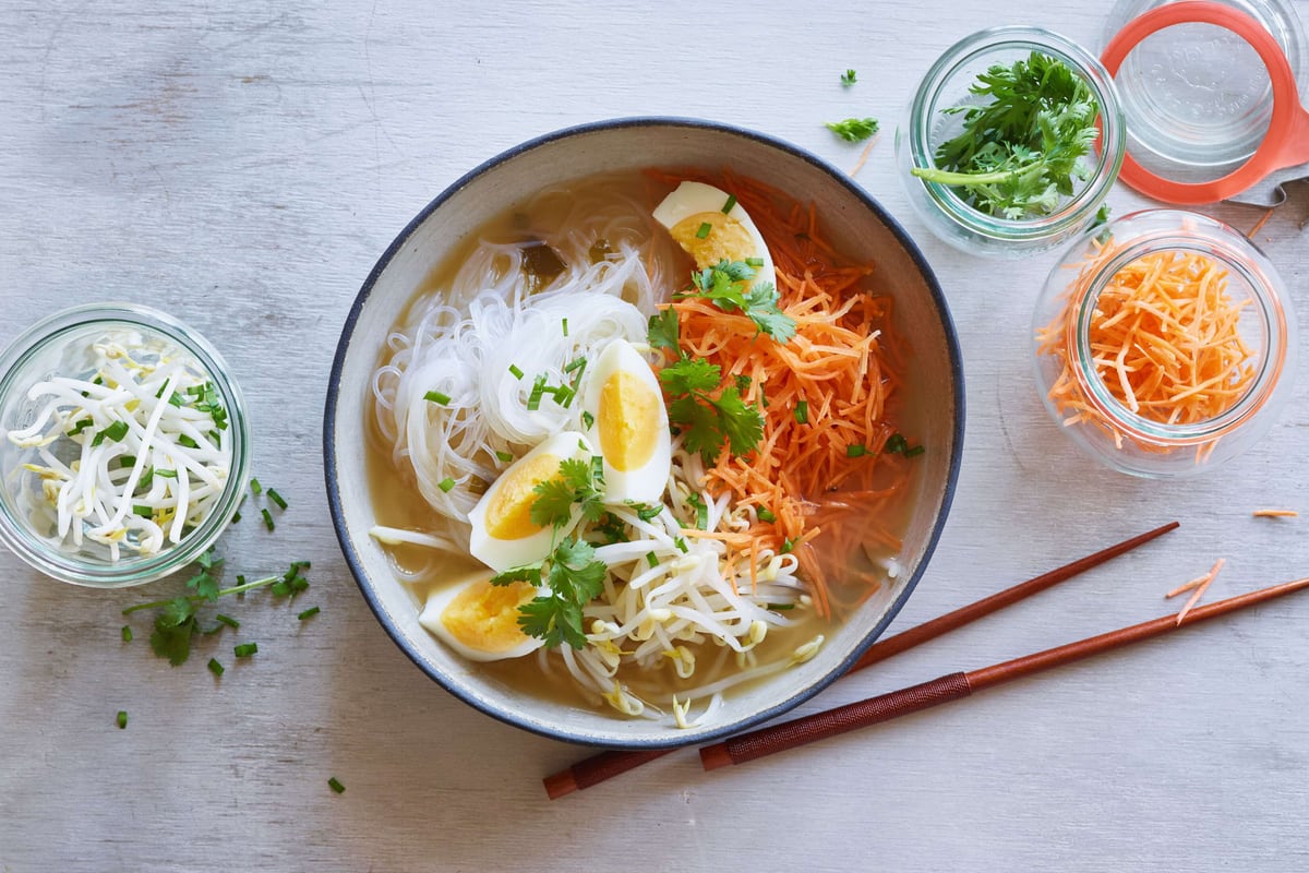 Zuppa di miso e vermicelli cinesi