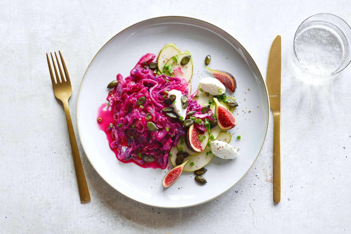 Lauwarmer Kabissalat mit Ziegenfrischkäse