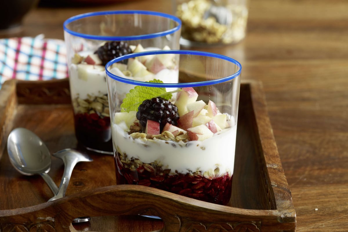 Brombeer-Schichtmüesli mit Granola