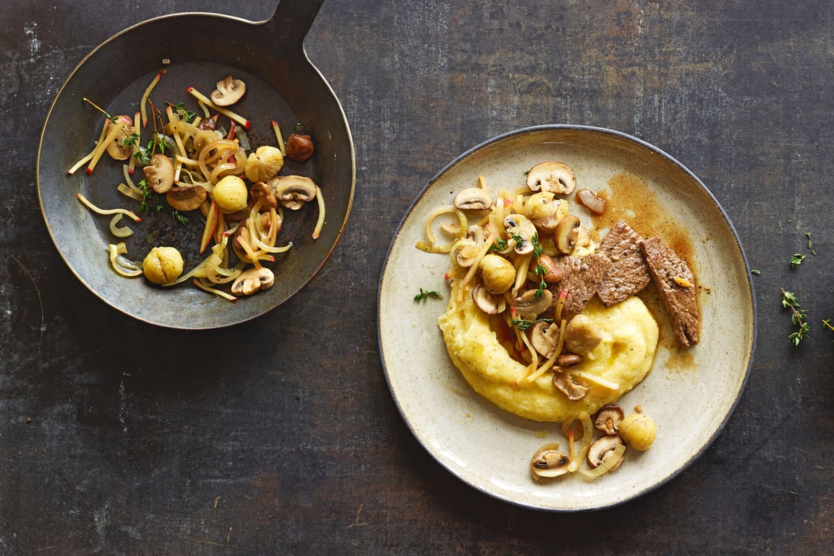 Polenta di semolino con funghi e scaloppine di manzo