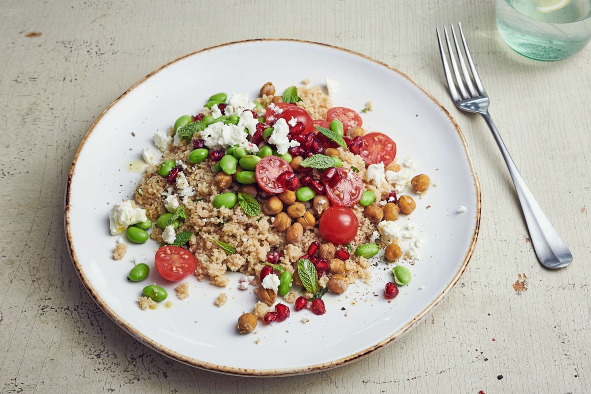 Insalata di cuscus con ceci e verdure