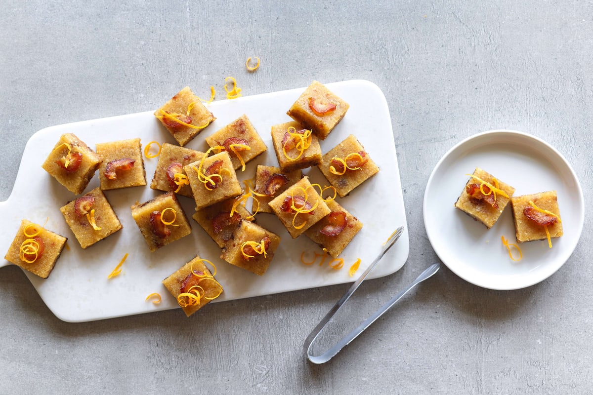Carrés aux amandes, aux dattes et à l'orange