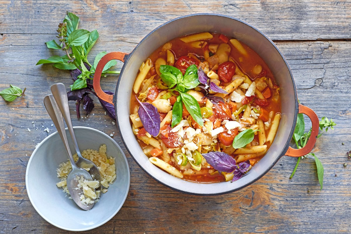 One pot pasta con verdure e fagioli