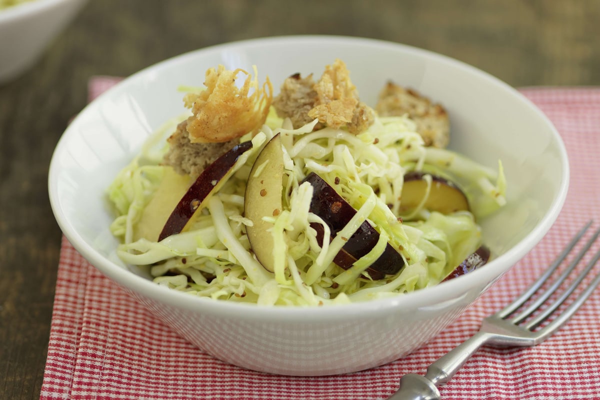 Kabissalat mit Zwetschgen