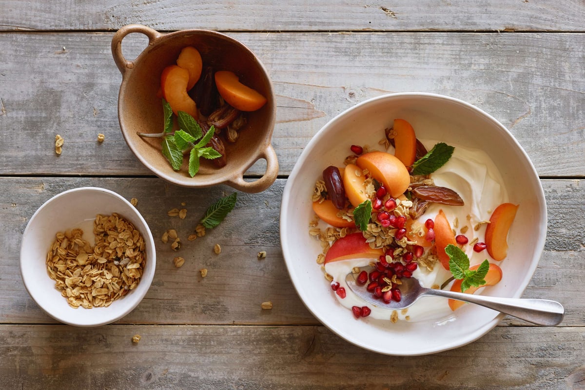 Granola-Müesli mit Aprikosen und Datteln