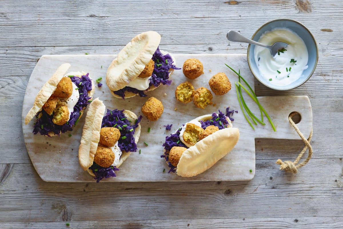 Falafel im Fladenbrot mit Rotkraut