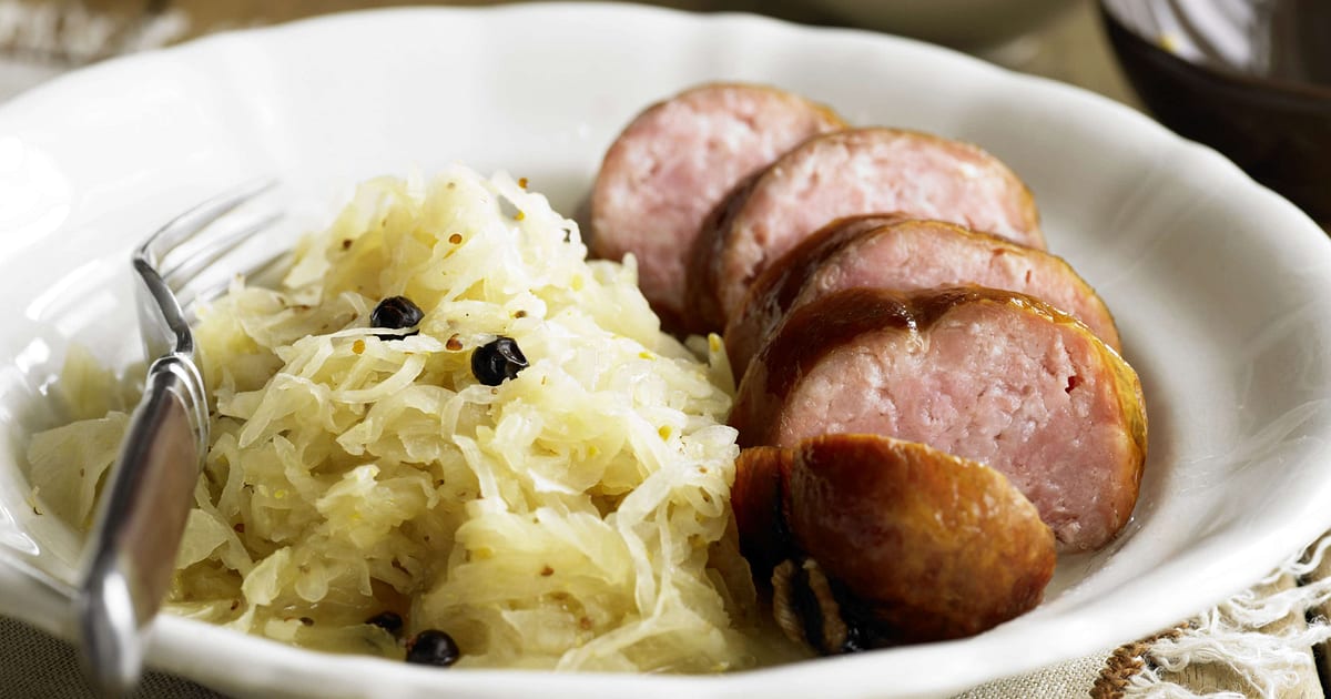 Saucisson mit Honig-Senf-Sauerkraut | Rezept