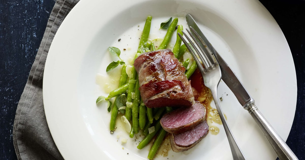 Hirschentrecôte mit Bitterorangen-Speckmantel | Rezept