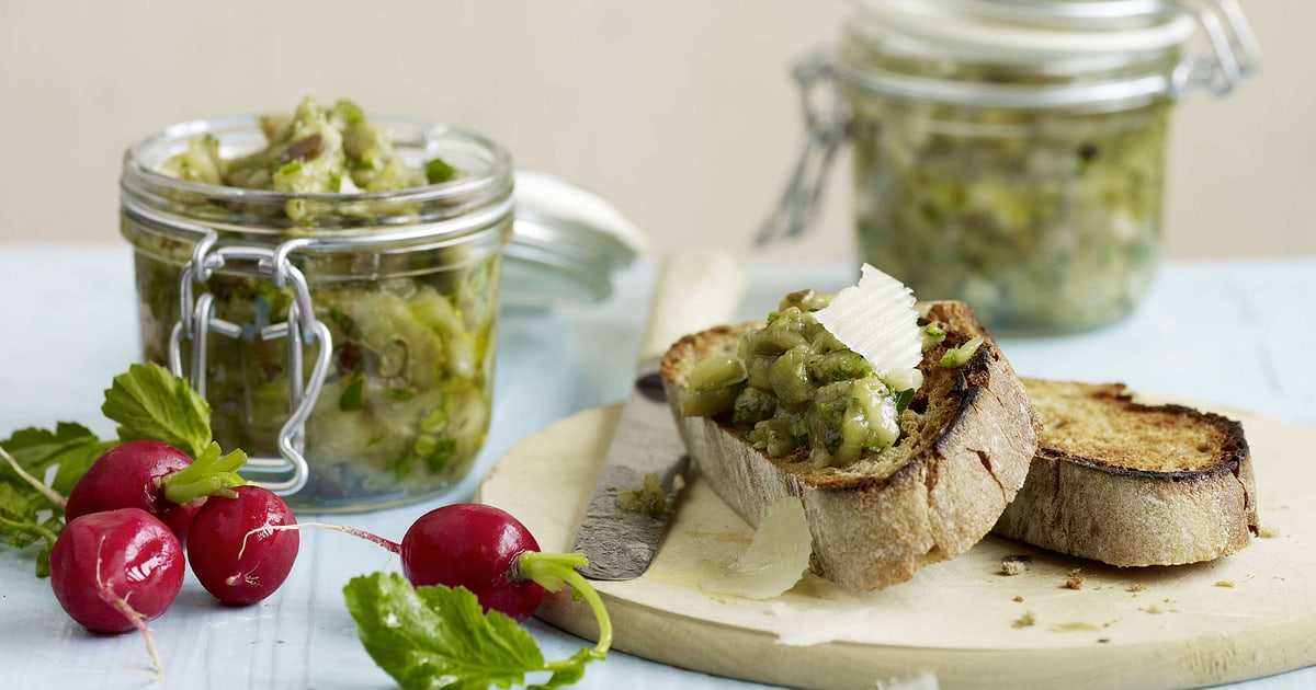 Auberginenpaste auf geröstetem Brot | Rezept