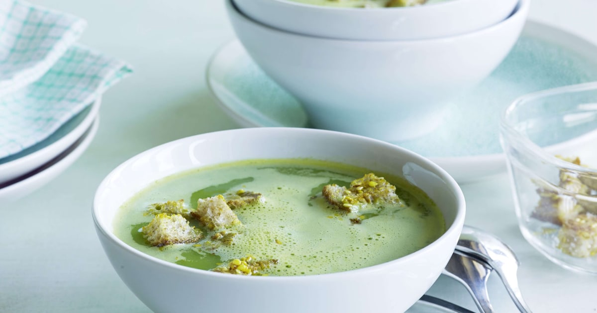 Bärlauchsuppe mit Sesam-Curry-Croutons | Migusto