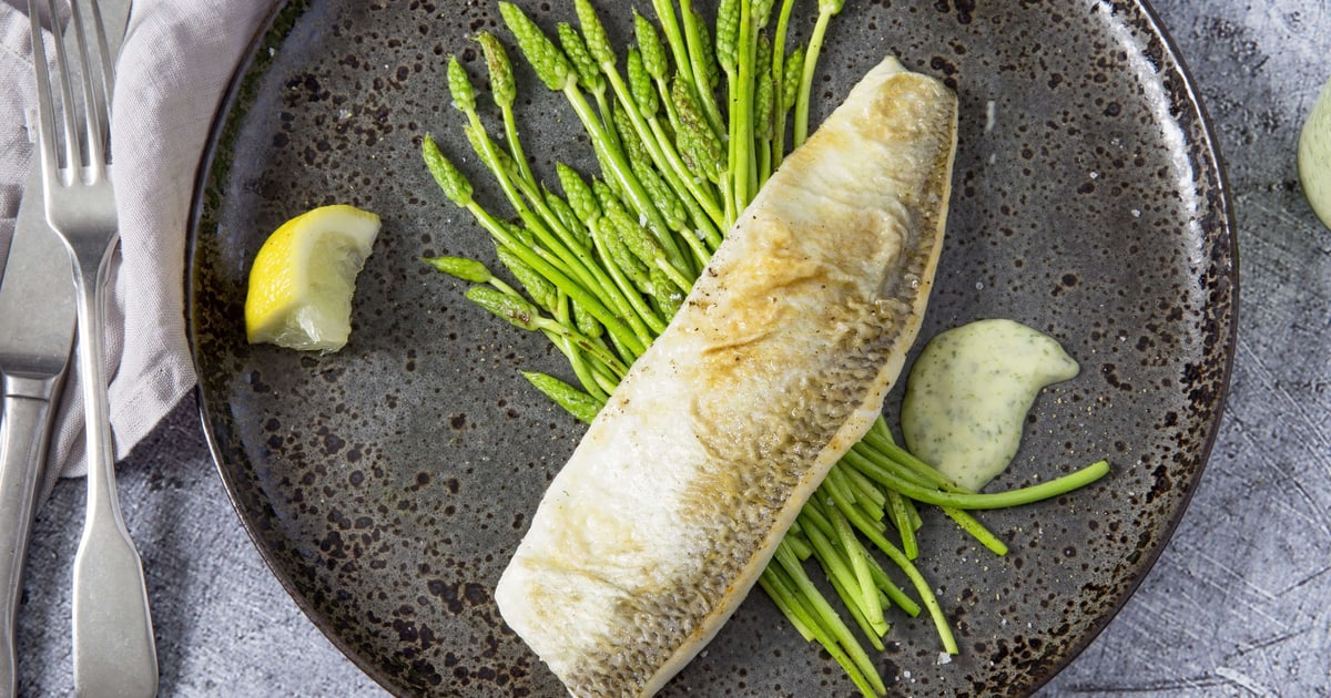 Felchen mit Wildspargeln und Estragon-Mayonnaise | Rezept Felchen mit Wildspargeln und Estragon-Mayonnaise | Rezept