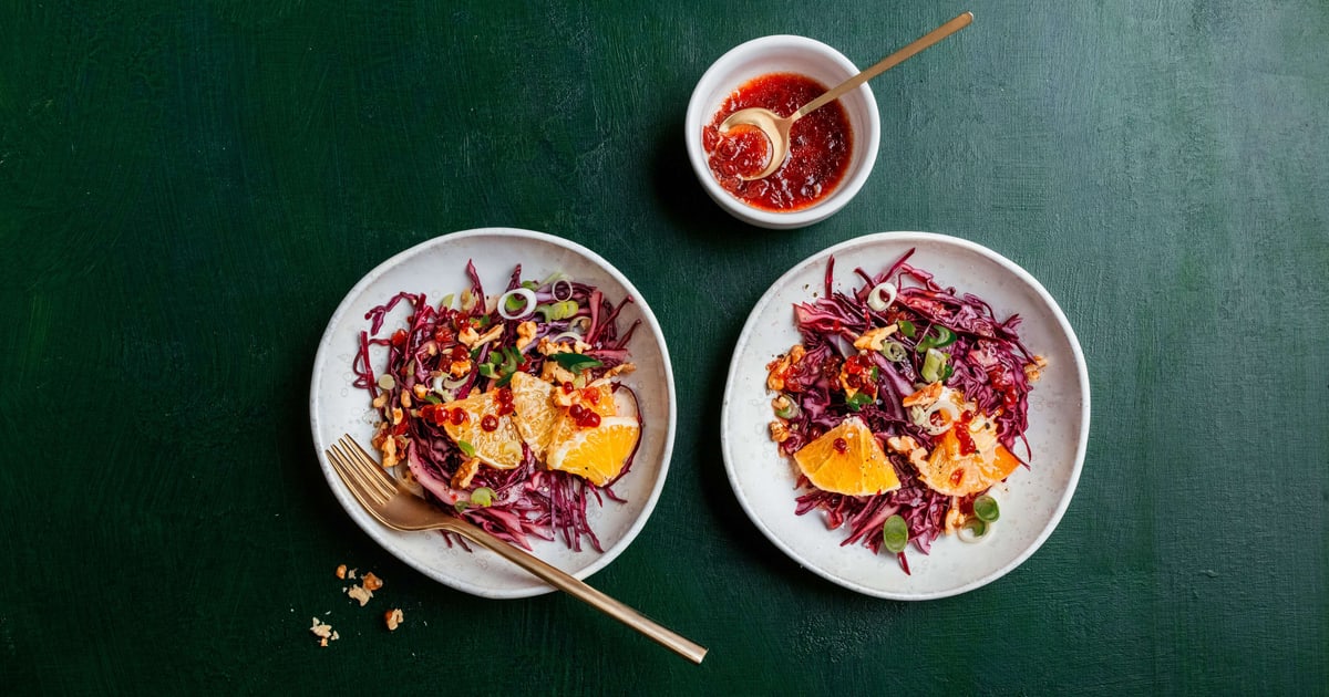 Rotkohlsalat mit Orangen und Preiselbeeren | Rezept