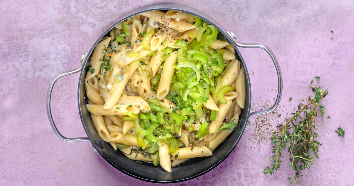 One-Pot-Pasta mit Stangensellerie-Topping | Rezept