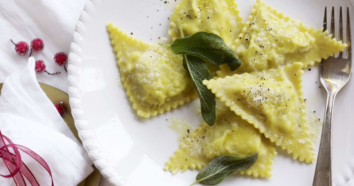 Safranravioli mit Steinpilzfüllung an Salbeibutter | Migusto