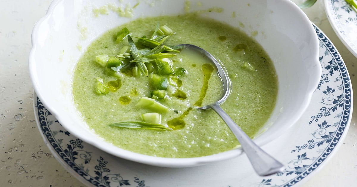 Gurken-Gazpacho mit Peperoni und Stangensellerie | Migusto