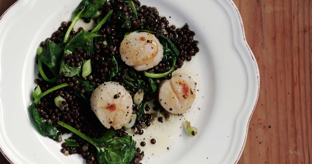 Jakobsmuscheln mit Linsen und Spinat | Rezept