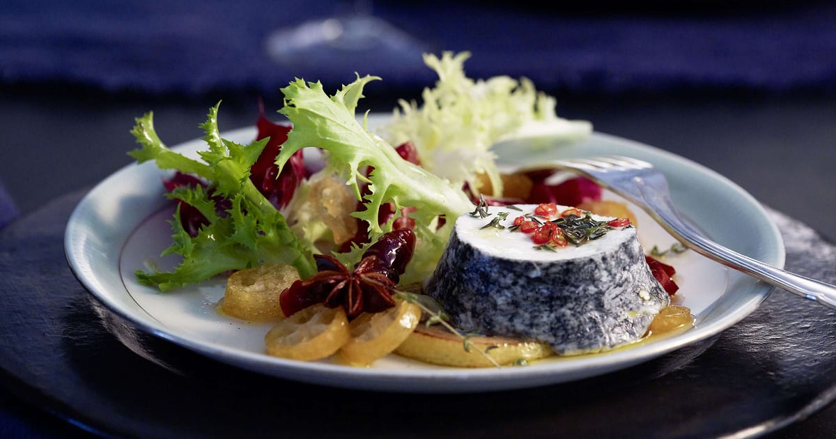 Wintersalat mit warmem Ziegenkäse und Früchten | Rezept