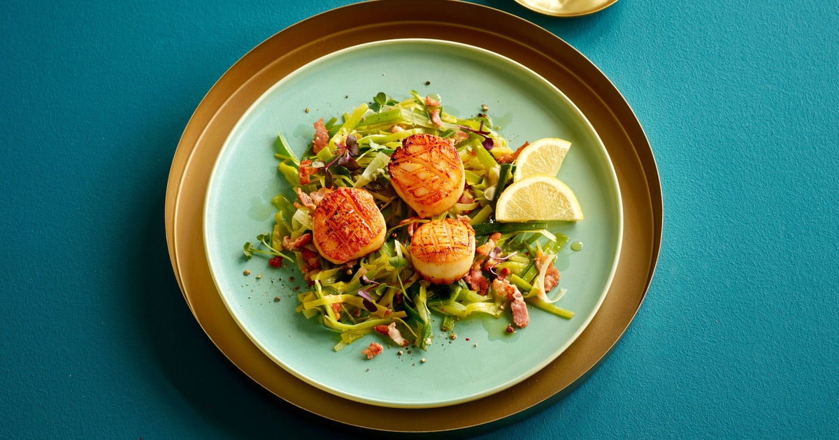 Jakobsmuscheln auf Lauch mit Speck-Vinaigrette | Rezept Jakobsmuscheln auf Lauch mit Speck-Vinaigrette | Rezept