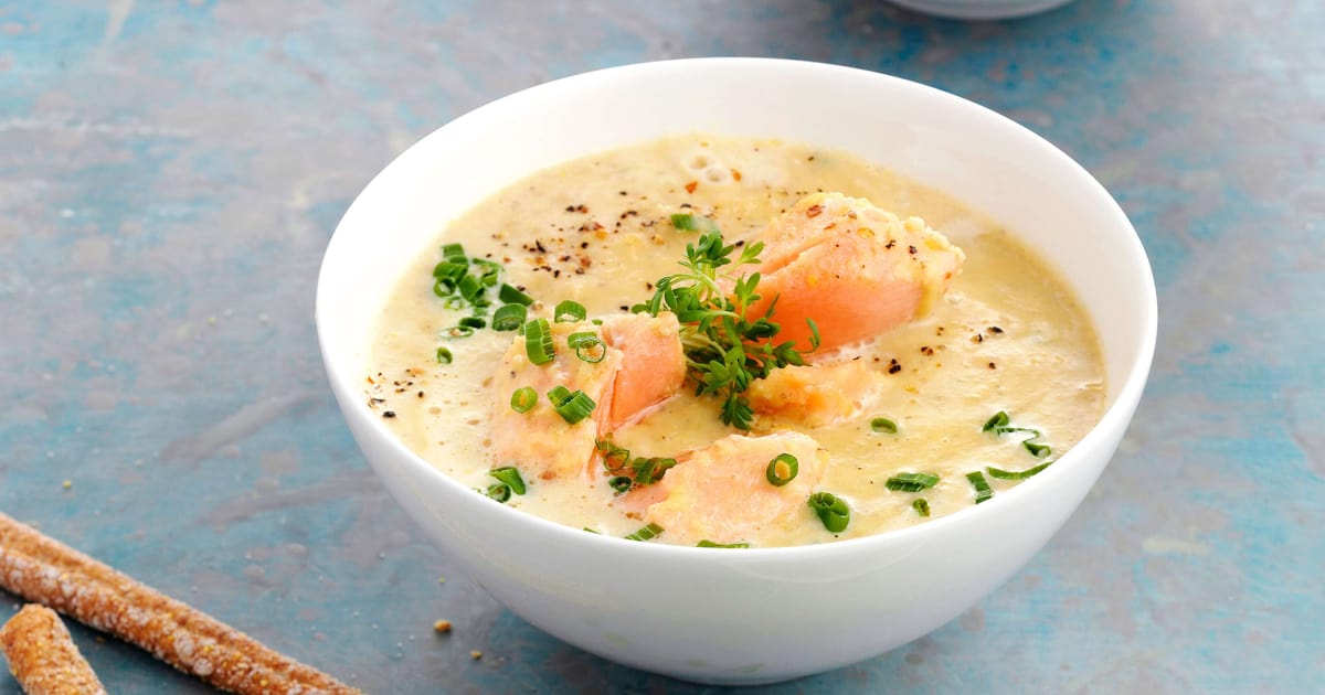 Linsen-Lachs-Suppe mit Schnittlauch und Kresse | Migusto