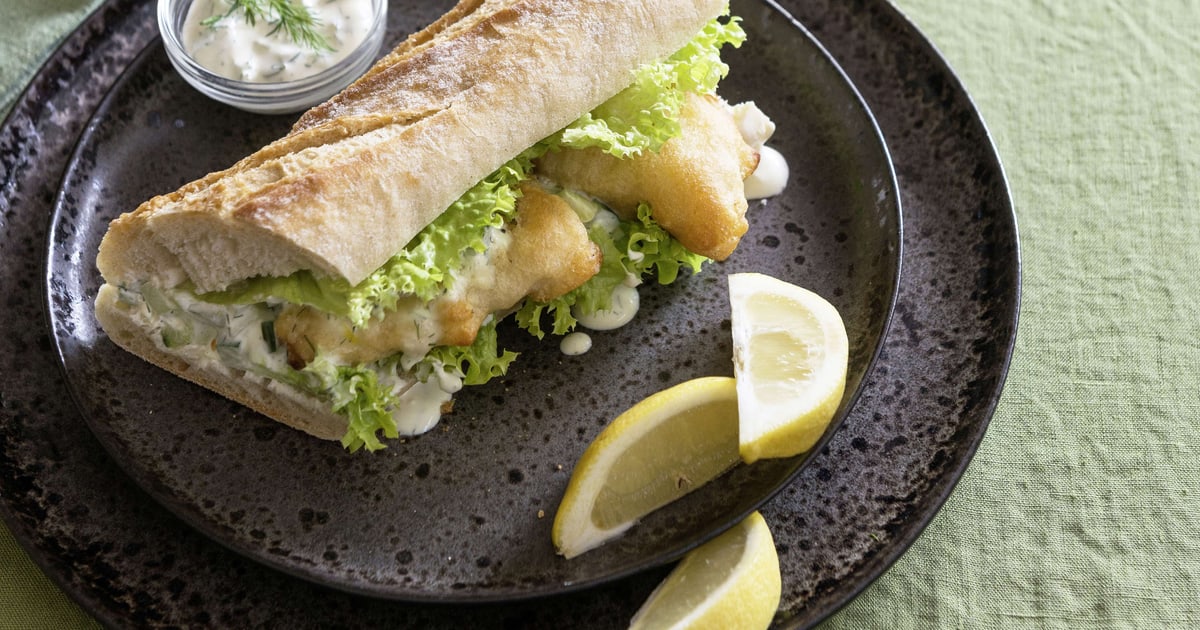 Fischbrötchen mit Gurken-Dill-Sauce | Rezept