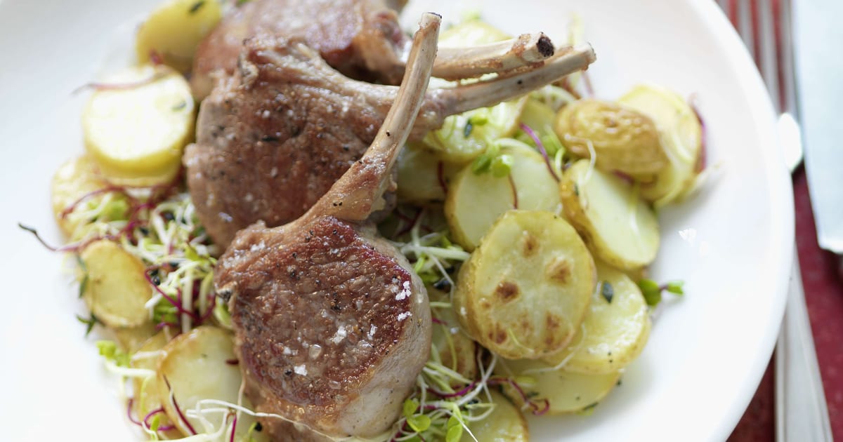 Côtelettes d’agneau et salade de pommes de terre | Migusto