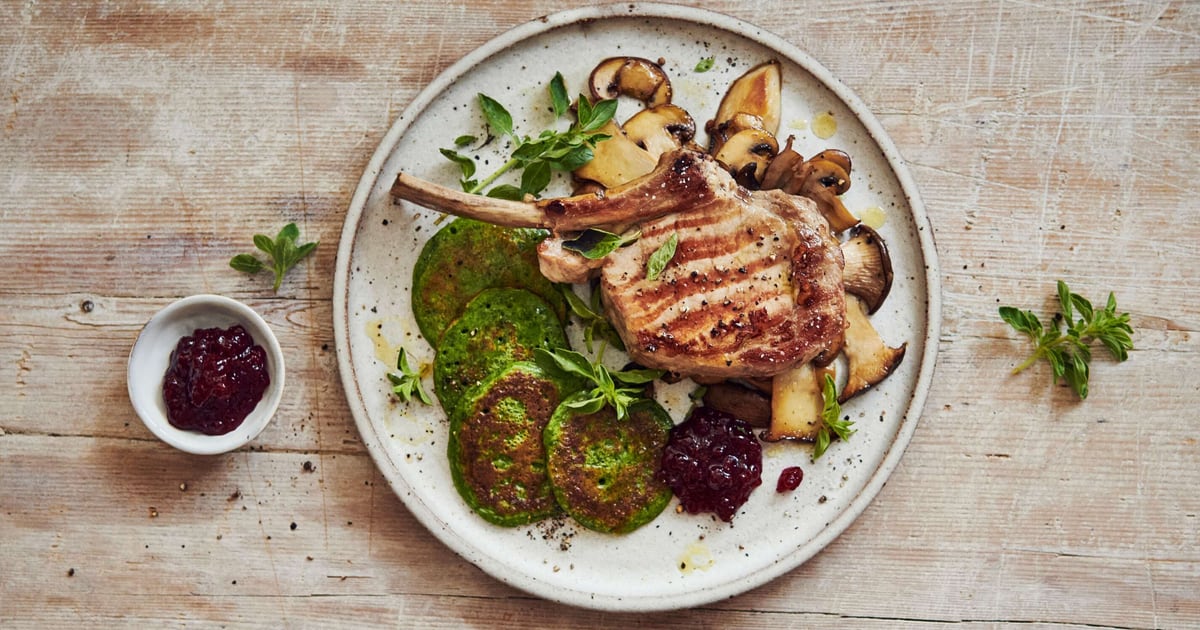 Kalbskotelett mit Pilzen und Spinat-Pancakes | Rezept Kalbskotelett mit Pilzen und Spinat-Pancakes | Rezept