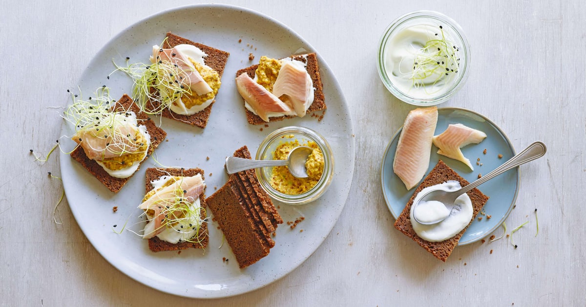 Pumpernickel mit geräucherter Forelle | Rezept