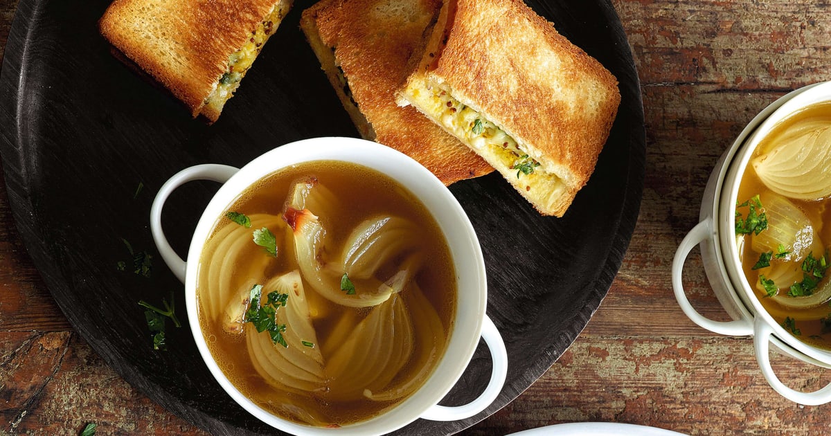 Zuppa di cipolle con toast al formaggio | Migusto