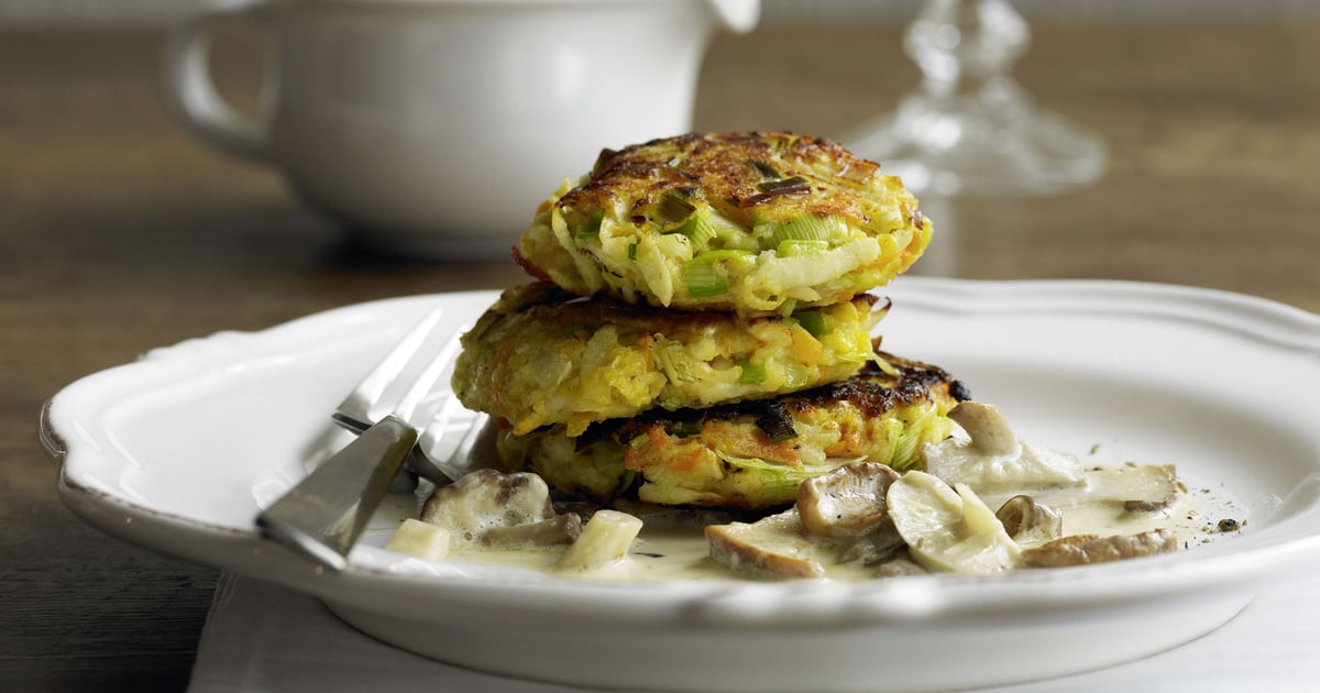 Gemüsetätschli auf Pilzsauce | Migusto Gemüsetätschli auf Pilzsauce | Migusto