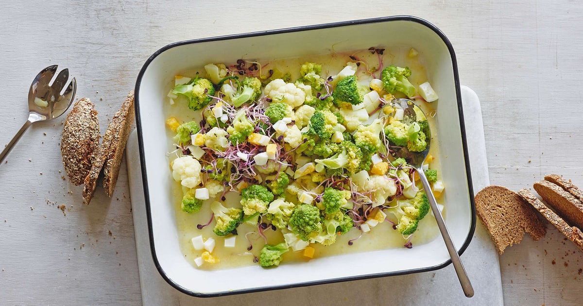 Blumenkohl-Broccoli-Salat mit Ei | Migusto